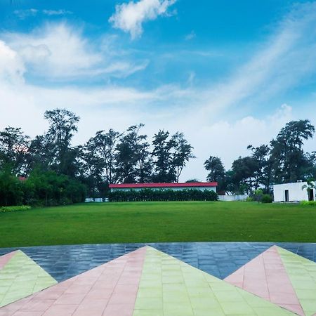 Shanti Resorts Valsad Eksteriør billede