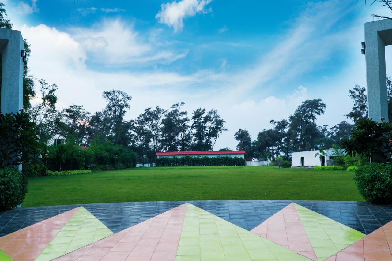 Shanti Resorts Valsad Eksteriør billede