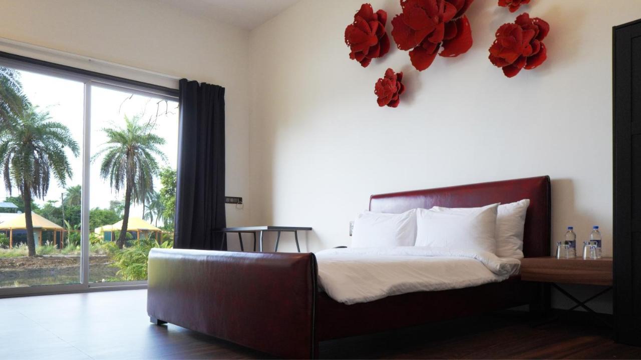 Shanti Resorts Valsad Eksteriør billede