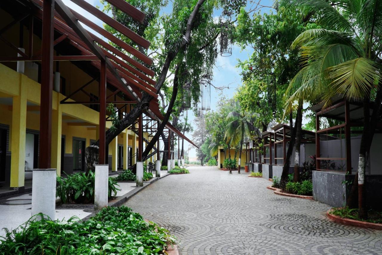 Shanti Resorts Valsad Eksteriør billede