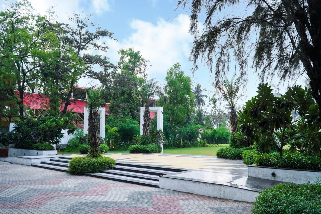 Shanti Resorts Valsad Eksteriør billede