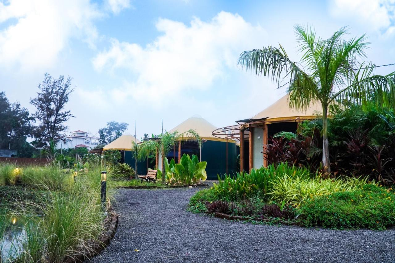 Shanti Resorts Valsad Eksteriør billede